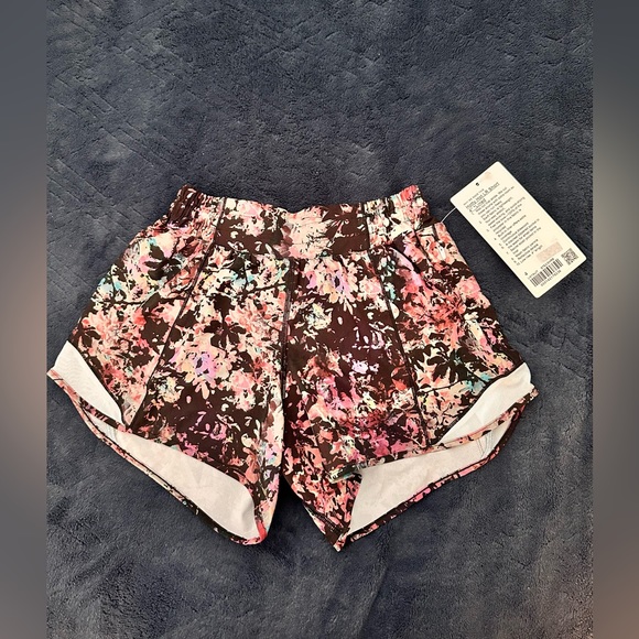 Lululemon Hotty Hot Low-Rise Lined Shorts 4” - Picture 3 of 6